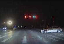 无牌小米SU7路口疯狂漂移引后车惊叹 闯红灯后扬长而去-紫竹林-程序员中文网