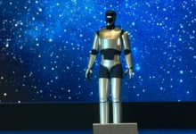 对标Optimus!前特斯拉中国高管展示首款机器人:外观更像人了-紫竹林-程序员中文网