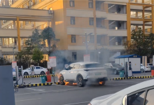 哪吒U停车场充电起火自燃 底盘电池往外狂喷火-紫竹林-程序员中文网