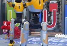 全国首家人形机器人7S店在武汉落地 机器人敲鼓跳舞庆开业-紫竹林-程序员中文网