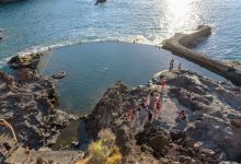 西班牙数米高巨浪瞬间吞没天然泳池！20多人被卷走 已致4死1伤-紫竹林-程序员中文网