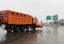 向省界方向延伸数公里，京津冀三地高速养护企业联合扫雪铲冰-紫竹林-程序员中文网