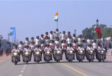 印度阅兵再现传统艺能：42名女兵同骑9辆摩托叠成人墙-紫竹林-程序员中文网