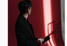 谢霆锋手持荣耀 Magic V6 被拍：大圆镜组、红色外观，新机有望今年 3 月发布-紫竹林-程序员中文网