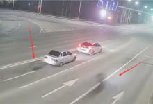 管好右手！深夜摩托车狂飙撞上等红灯轿车：双双报废-紫竹林-程序员中文网