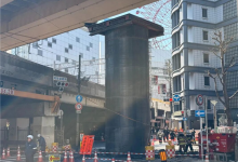 日本闹市地面冒出18米高的大黑粗钢管:差点顶到高架桥-紫竹林-程序员中文网
