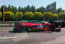 克尔维特C8超跑高速失控 先撞护栏又掀翻小货车致报废-紫竹林-程序员中文网